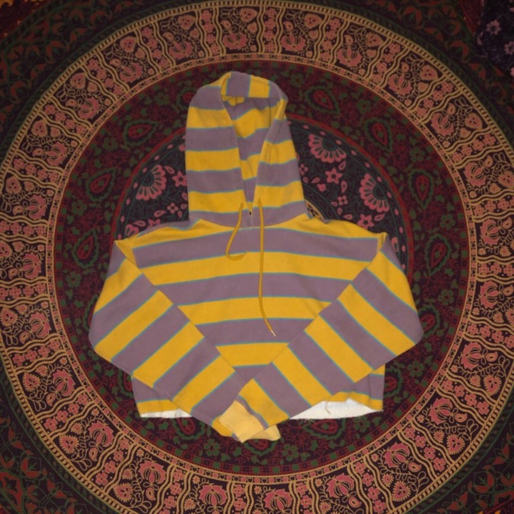 URBAN OUTFITTERS - cropped yellow/purple hoodie